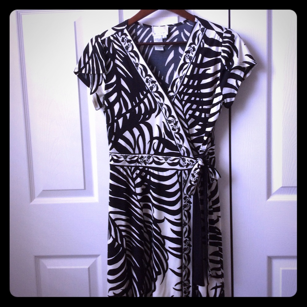 Donna Morgan Black/ White Wrap Dress